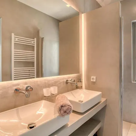 Tiga - Spacious Getaway Villa