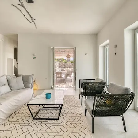 Villa Tiga - Spacious Getaway *