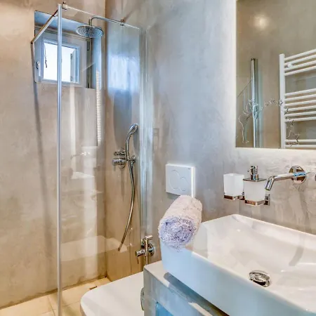 Villa Tiga - Spacious Getaway
